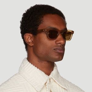 Bottega Veneta BV1147S wayfarer style unisex sunglasses.